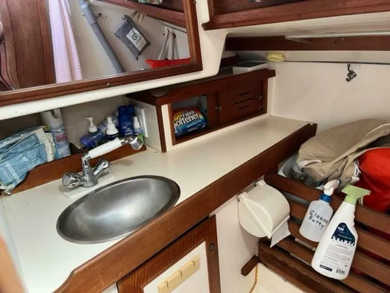 Slide: The Image of Cape Dory 31 Cutter 1984 - 5146478