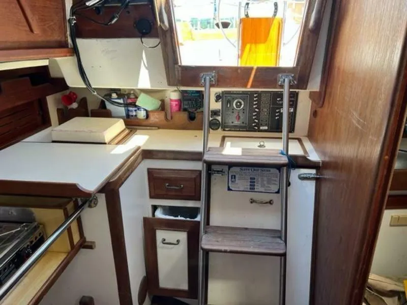 Slide: The Image of Cape Dory 31 Cutter 1984 - 5146483