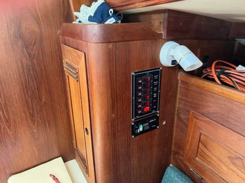 Slide: The Image of Cape Dory 31 Cutter 1984 - 5146485