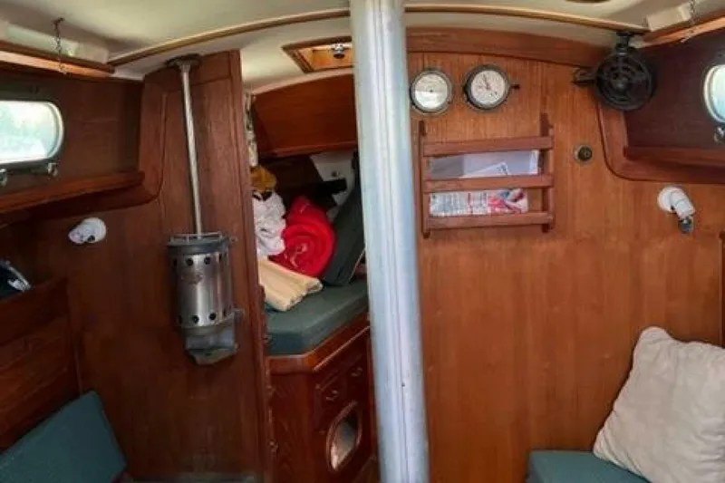 Slide: The Image of Cape Dory 31 Cutter 1984 - 5146486