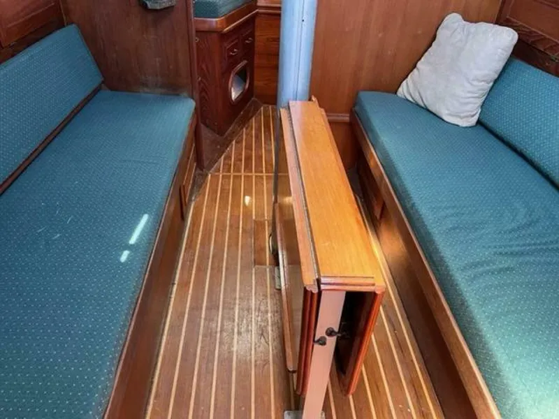 Slide: The Image of Cape Dory 31 Cutter 1984 - 5146488