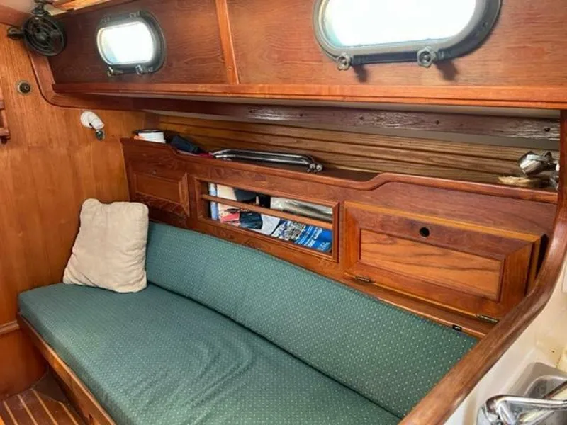 Slide: The Image of Cape Dory 31 Cutter 1984 - 5146489