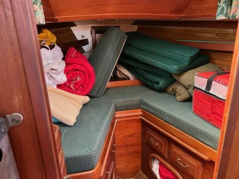 Slide: The Image of Cape Dory 31 Cutter 1984 - 5146492