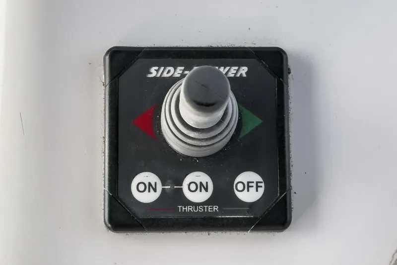 Slide: The Image of 2006 Riviera 33 LIL BREEZY 024 - 5128936