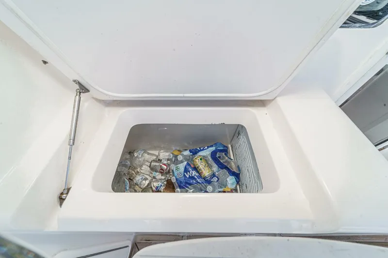 Slide: The Image of 2006 Riviera 33 LIL BREEZY 041 - 5128953