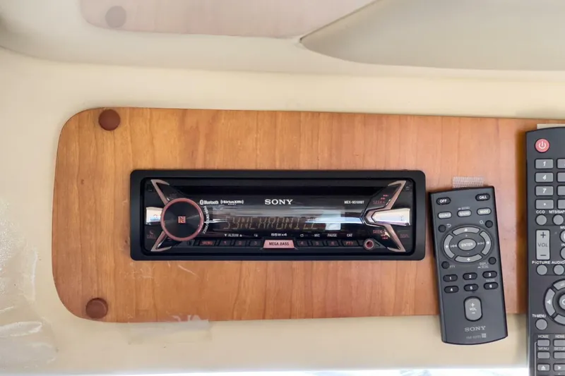 Slide: The Image of 2006 Riviera 33 LIL BREEZY 055 - 5128966