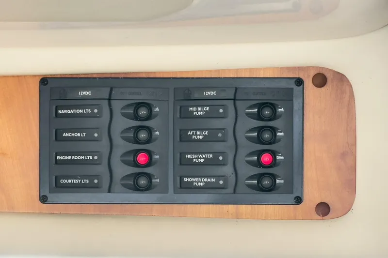 Slide: The Image of 2006 Riviera 33 LIL BREEZY 056 - 5128968