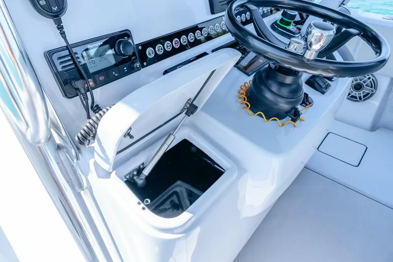 Slide: The Image of Contender 39 2023 - 5128220