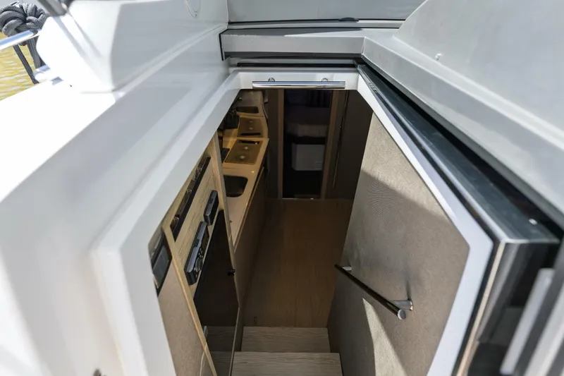 Slide: The Image of 2018 Azimut 40 Verve Loki - 5129100