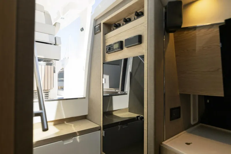 Slide: The Image of 2018 Azimut 40 Verve Loki - 5129073