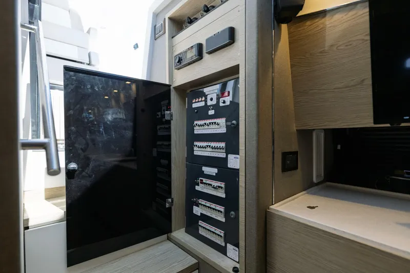 Slide: The Image of 2018 Azimut 40 Verve Loki - 5129074