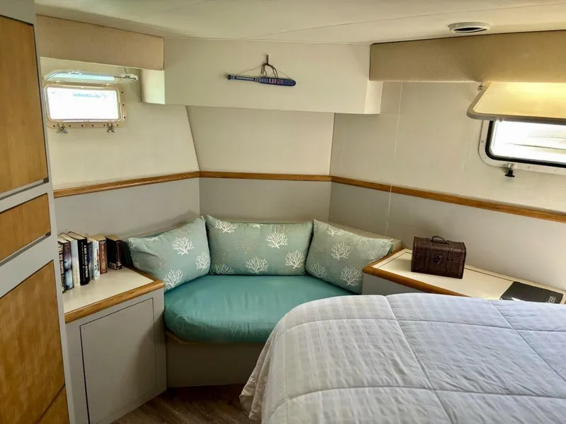 Slide: The Image of Hatteras 52 Cockpit Motor Yacht 1991 - 5129776