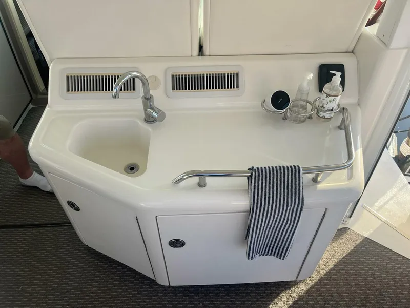 Slide: The Image of Sea Ray 390 Motor Yacht 2004 - 5130682