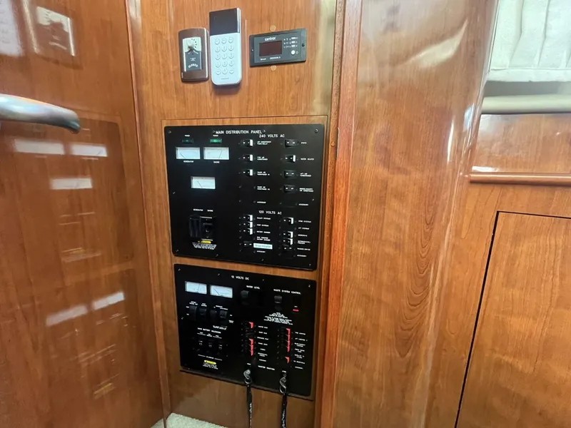 Slide: The Image of Sea Ray 390 Motor Yacht 2004 - 5130696
