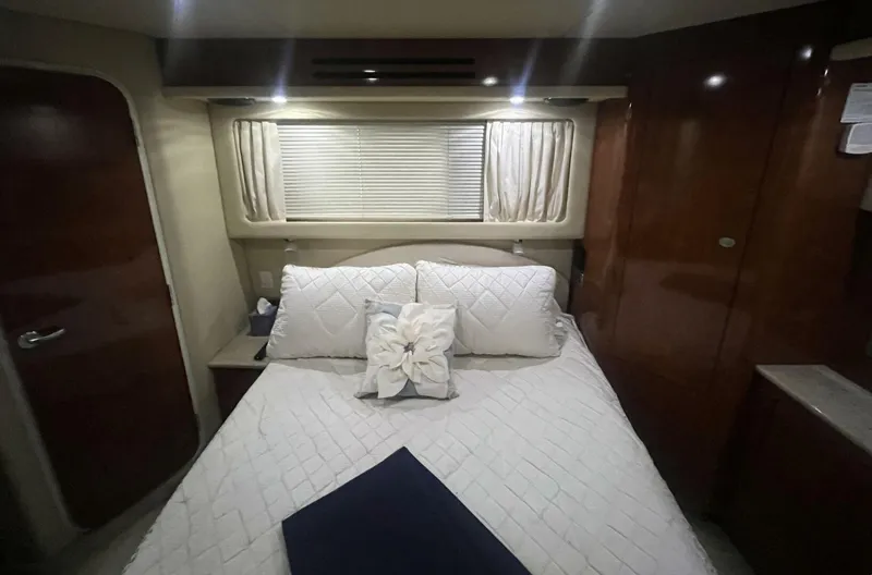Slide: The Image of Sea Ray 390 Motor Yacht 2004 - 5130703