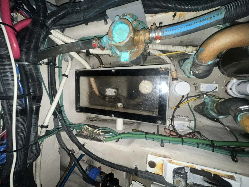 Slide: The Image of Sea Ray 390 Motor Yacht 2004 - 5130720
