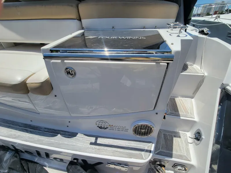 Slide: The Image of Four Winns V435 2012 - 5577950