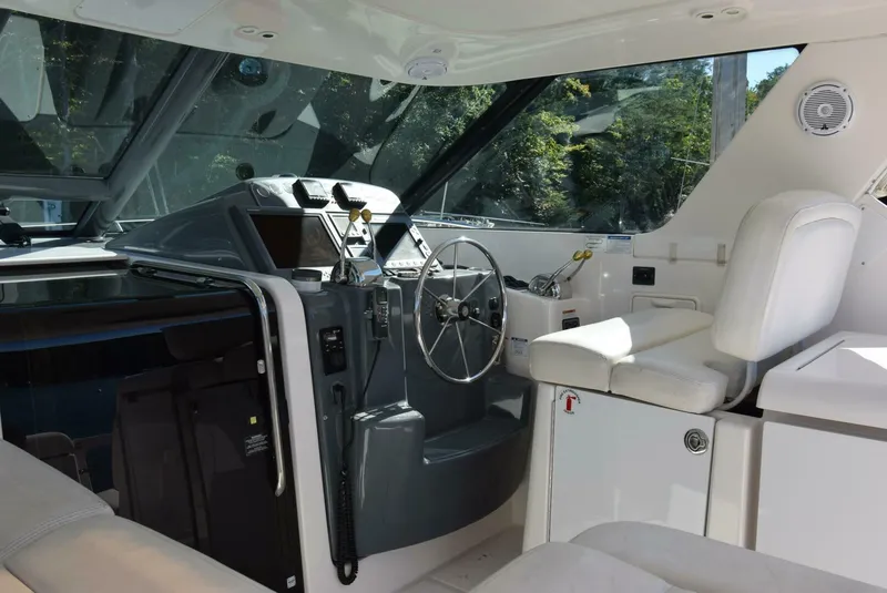 Slide: The Image of Tiara Sovran 3600 2004 - 5131383