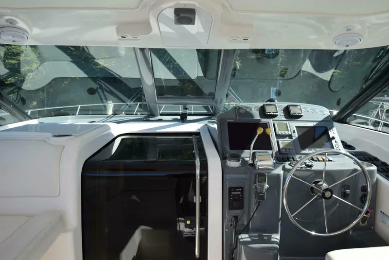 Slide: The Image of Tiara Sovran 3600 2004 - 5131384