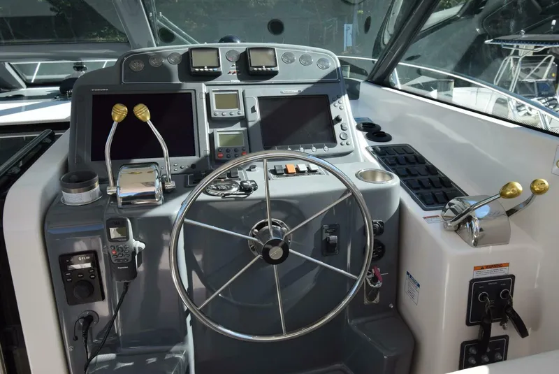 Slide: The Image of Tiara Sovran 3600 2004 - 5131385