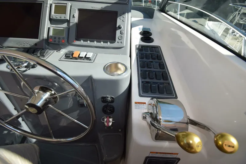 Slide: The Image of Tiara Sovran 3600 2004 - 5131390