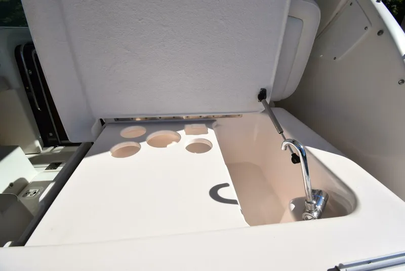 Slide: The Image of Tiara Sovran 3600 2004 - 5131392