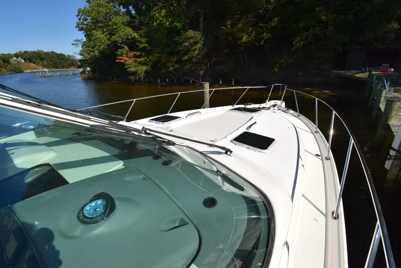 Slide: The Image of Tiara Sovran 3600 2004 - 5131398