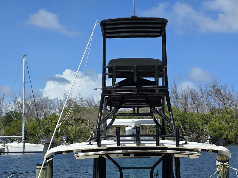 Slide: The Image of Boston Whaler 360 Outrage 2023 - 5355403