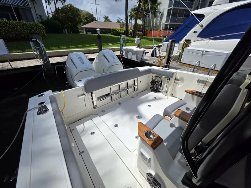 Slide: The Image of Boston Whaler 360 Outrage 2023 - 5355411