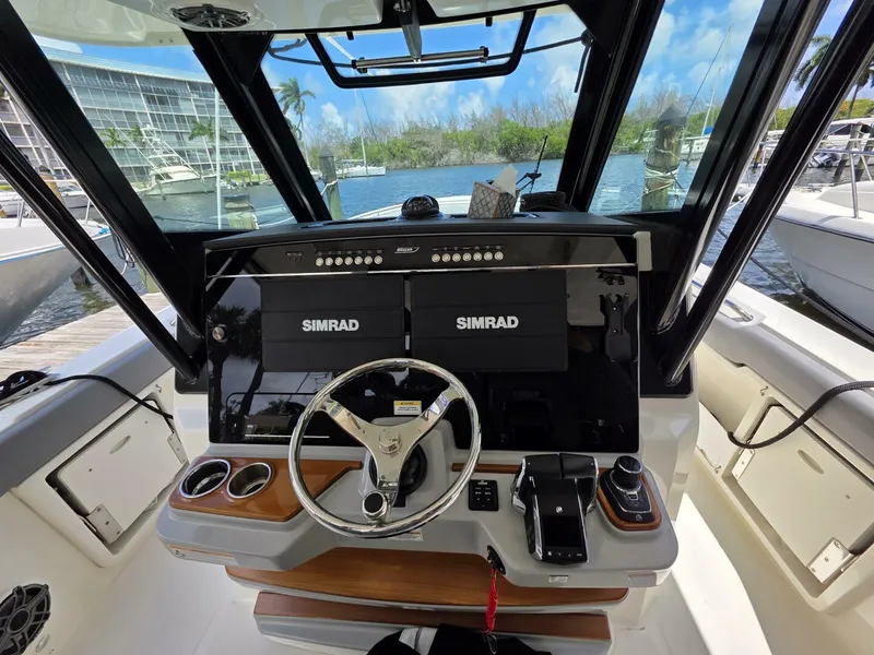 Slide: The Image of Boston Whaler 360 Outrage 2023 - 5355415