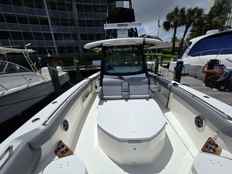 Slide: The Image of Boston Whaler 360 Outrage 2023 - 5355405