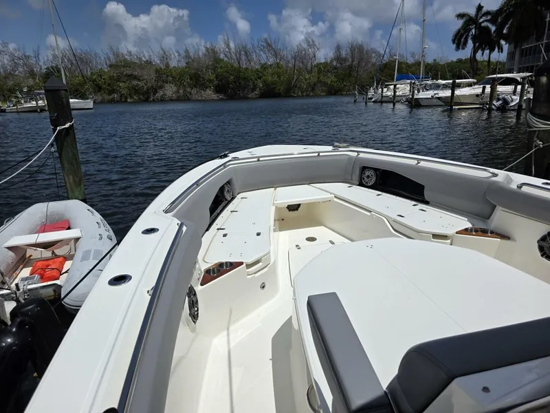 Slide: The Image of Boston Whaler 360 Outrage 2023 - 5355407