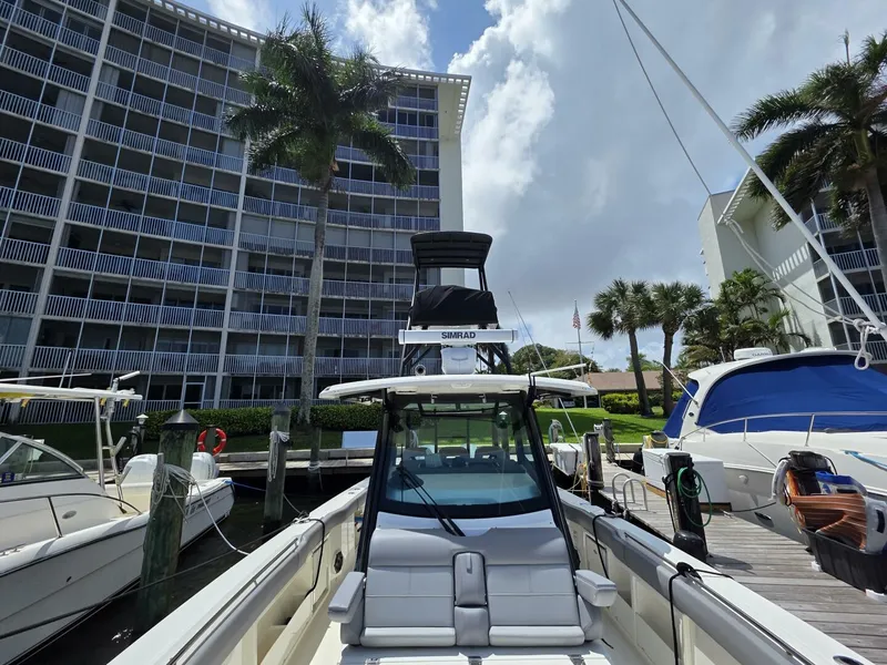 Slide: The Image of Boston Whaler 360 Outrage 2023 - 5355409