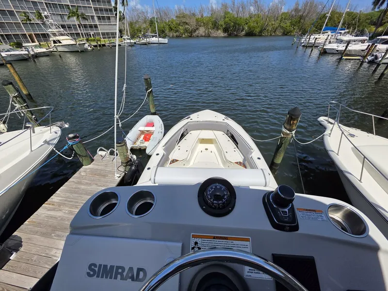 Slide: The Image of Boston Whaler 360 Outrage 2023 - 5355417