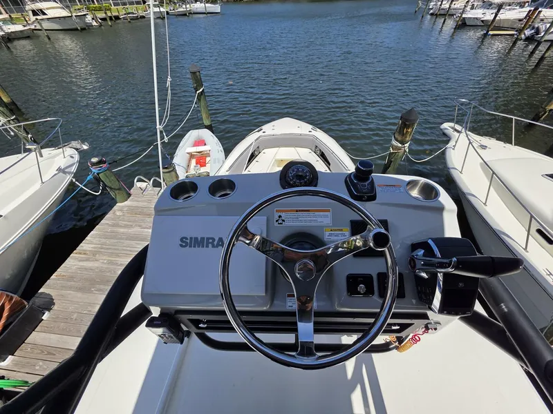 Slide: The Image of Boston Whaler 360 Outrage 2023 - 5355418