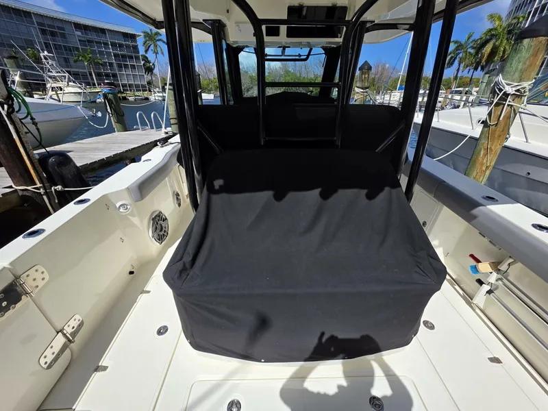 Slide: The Image of Boston Whaler 360 Outrage 2023 - 5355422
