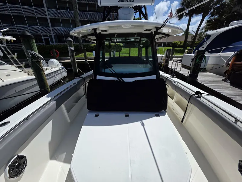 Slide: The Image of Boston Whaler 360 Outrage 2023 - 5355424