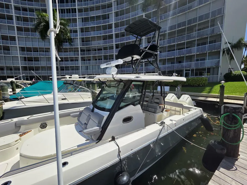 Slide: The Image of Boston Whaler 360 Outrage 2023 - 5355399