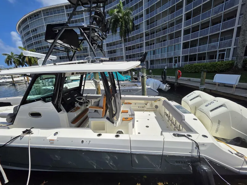 Slide: The Image of Boston Whaler 360 Outrage 2023 - 5355400