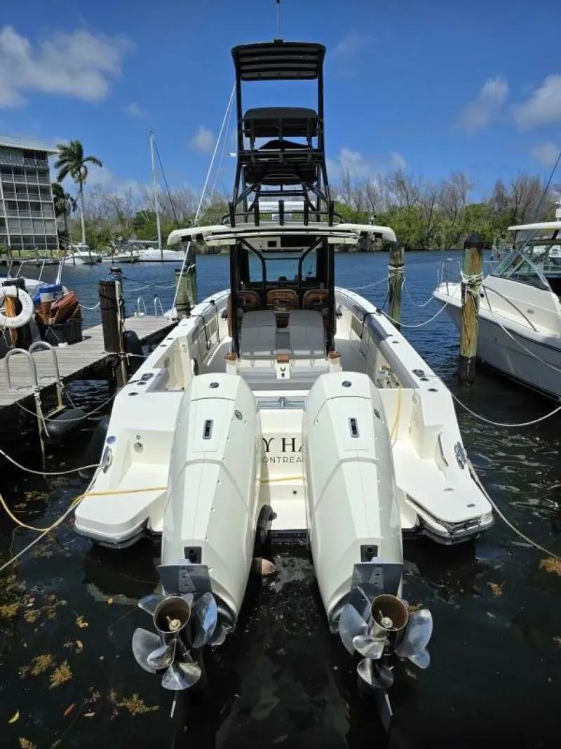 Slide: The Image of Boston Whaler 360 Outrage 2023 - 5355425