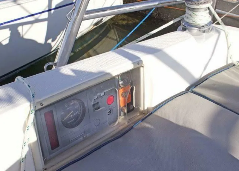 Slide: The Image of Hunter Sloop 2004 - 5133486