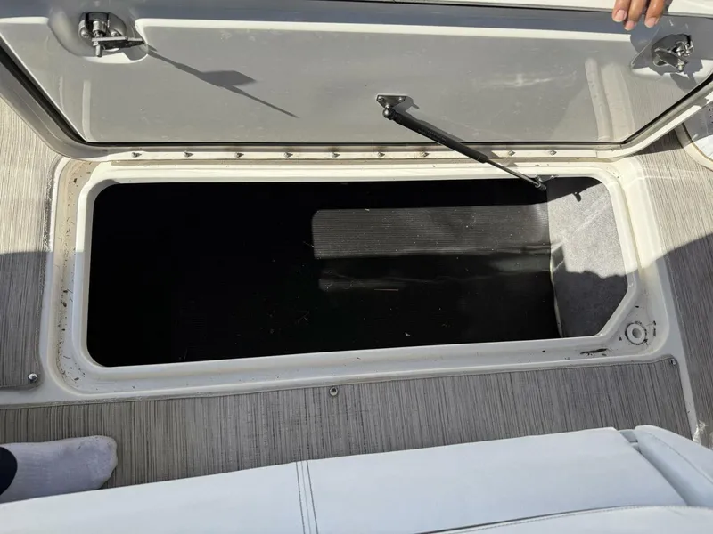 Slide: The Image of Sea Ray 310 SLX 2019 - 5134771