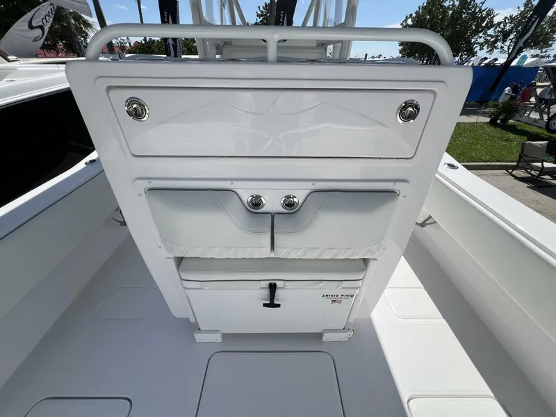 Slide: The Image of Invincible 33 Open Fisherman 2026 - 5134970