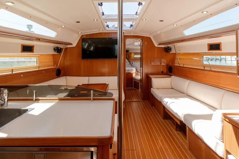 Slide: The Image of 2023 Catalina 425 - 5230285