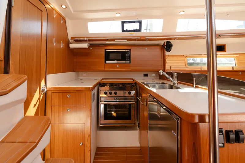 Slide: The Image of 2023 Catalina 425 - 5230286