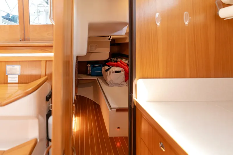 Slide: The Image of 2023 Catalina 425 - 5230297