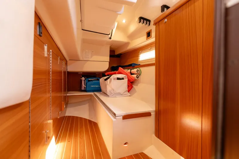 Slide: The Image of 2023 Catalina 425 - 5230298