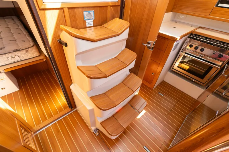 Slide: The Image of 2023 Catalina 425 - 5230324