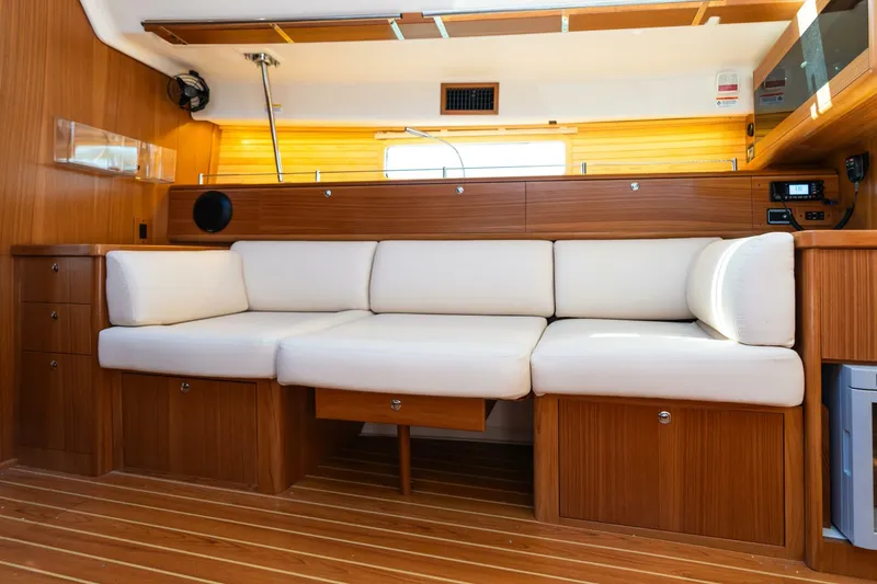 Slide: The Image of 2023 Catalina 425 - 5230332