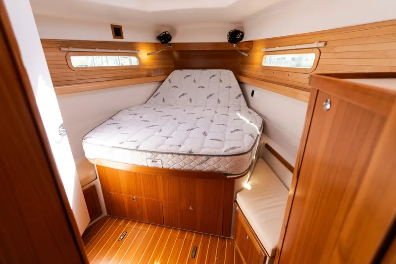 Slide: The Image of 2023 Catalina 425 - 5230336